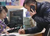Gửi tiền tiết kiệm, cách tốt nhất là thực hiện tại quầy giao dịch