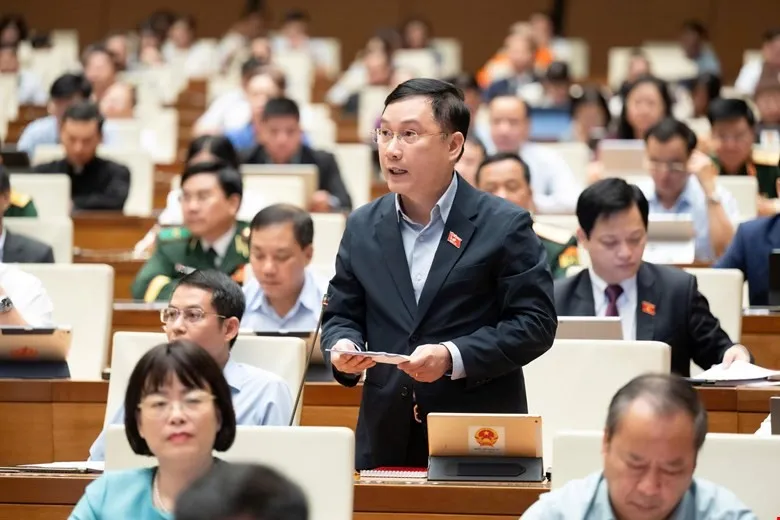 Đại biểu Lê Hoàng Anh (đoàn Gia Lai) phát biểu tại hội trường Quốc hội sáng 21/4