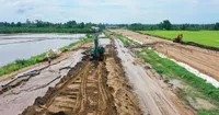 Khu vực Đồng bằng sông Cửu Long có nhiều dự án đang trong giai đoạn tăng tốc thi công dẫn tới nhu cầu nguồn vật liệu rất lớn. Ảnh: Tiến Giang