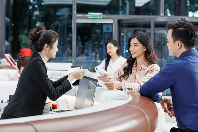Techcombank sẽ chi trả cổ tức năm 2024 bằng tiền mặt tỷ lệ 10% mệnh giá, tương đương hơn 7.000 tỷ đồng, ngày thanh toán dự kiến 22/10/2025.