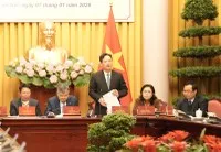 Phó chánh án TAND Tối cao Nguyễn Văn Tiến giới thiệu luật.