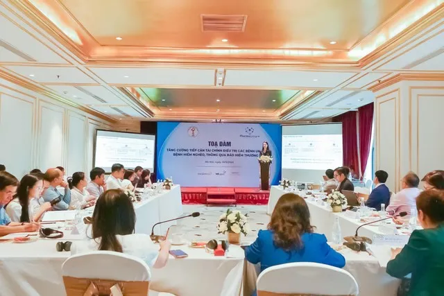 Bà Nguyễn Thùy Linh giới thiệu về sáng kiến bảo hiểm hỗ trợ kinh phí điều trị cho bệnh nhân ung thư
