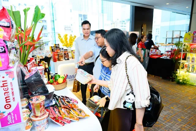 Cổ đông tham gia sự kiện, trải nghiệm sản phẩm tại roadshow của MCH
