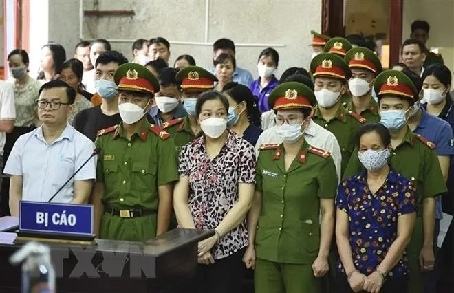 Cựu Phó chủ tịch UBND TP. Điện Biên Phủ Nguyễn Tuấn Anh cùng 8 bị cáo bị đưa ra xét xử. Ảnh: TTXVN.