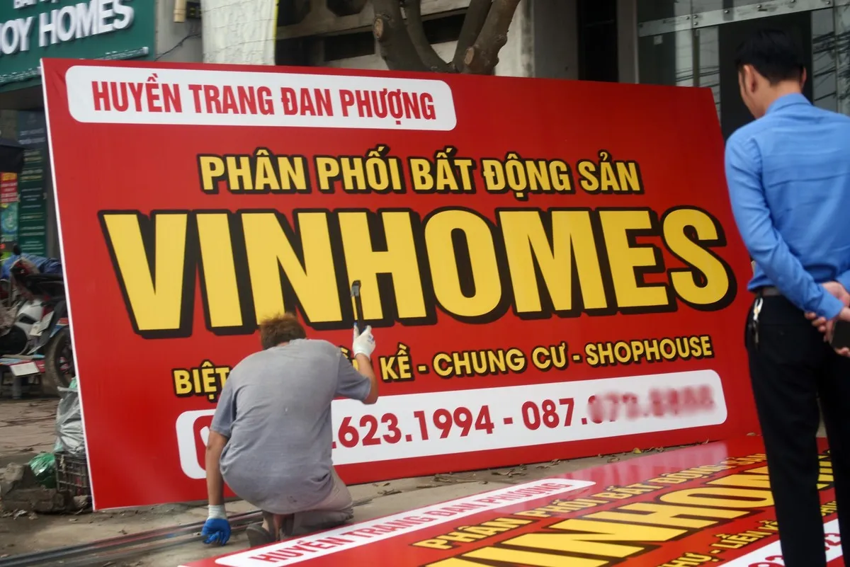 Các đại lý bất động sản xuất hiện, mở mới liên tục.