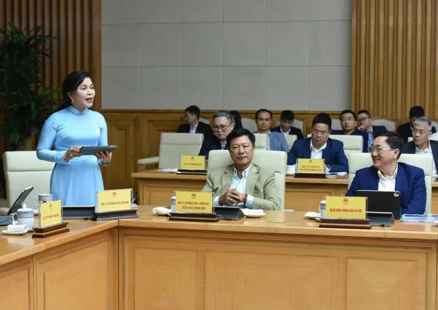 Bà Đặng Thị Kim Oanh, Chủ tịch Kim Oanh Group phát biểu tại Hội nghị trực tuyến toàn quốc về phát triển nhà ở xã hội.