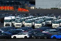 Ô tô chờ xuất khẩu tại cảng ở Yokohama, Nhật Bản. Ảnh: THX/TTXVN