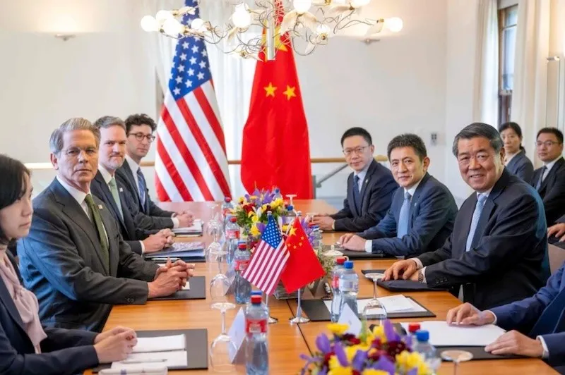 Các quan chức cấp cao của Mỹ và Trung Quốc gặp nhau tại Geneva vào ngày 11/5/2025. Hai bên đã nhất trí áp dụng cắt giảm hầu hết các mức thuế quan vào ngày 14/5. Ảnh: AFP 