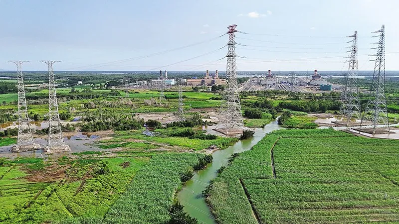 Đường dây truyền tải điện quanh khu vực Trung tâm điện lực Nhơn Trạch, Đồng Nai. 
