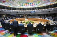 Có sự đồng thuận rộng rãi rằng EU cần một ngân sách linh hoạt hơn nhưng khối này là một cỗ máy nặng nề (trong ảnh: Toàn cảnh Hội nghị thượng đỉnh đặc biệt EU ở Brussels, Bỉ ngày 6/3/2025). Ảnh: AA/TTXVN