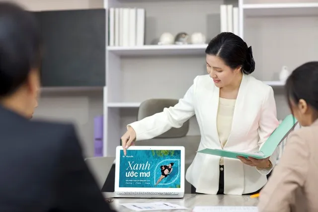 Tư vấn viên Manulife được đào tạo kiến thức về sức khỏe cộng đồng tại trường Đại học Y Hà Nội. Ảnh: Huệ Ngọc
