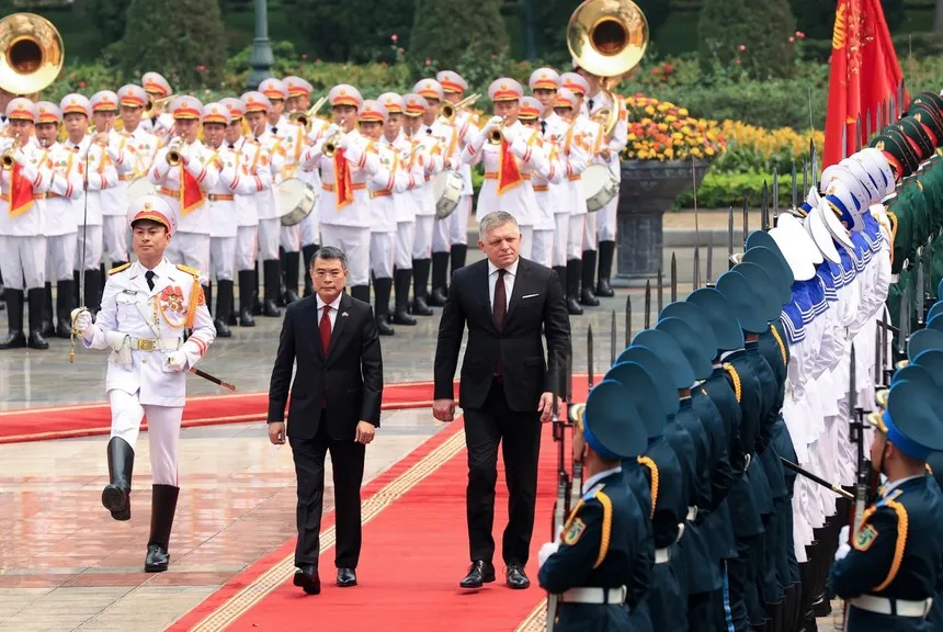 Lễ đón trọng thể Thủ tướng Robert Fico. Ảnh: Đức Thanh.