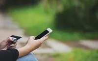Thanh toán điện tử qua điện thoại di động ngày càng thu hút lượng lớn khách hàng