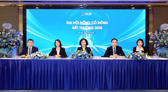 Đoàn Chủ tọa trả lời cổ đông trong phiên Thảo luận