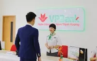Ngân hàng nội mạnh tay đầu tư hút nhân sự ngoại