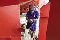 Kinh doanh dịch vụ đóng mới, hoán cải, sửa chữa, phục hồi phương tiện thủy nội địa là ngành nghề không cần thiết phải kiểm soát theo cơ chế tiền kiểm (Ảnh: Đức Thanh)