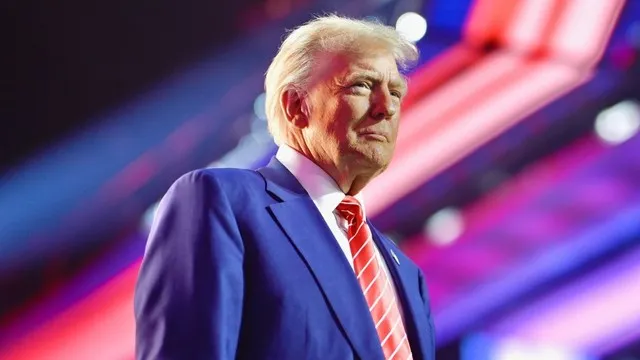 Tổng thống Donald Trump đã đề ra một loạt các hành động vào "Ngày đầu tiên"