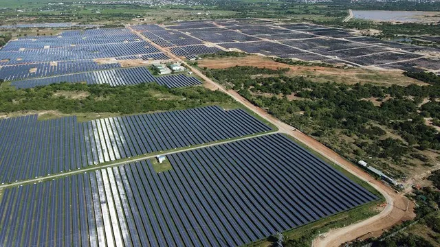 Cụm nhà máy Điện mặt trời Phước Thái do Tập đoàn Điện lực Việt Nam (EVN) làm chủ đầu tư nằm tại xã Phước Thái, huyện Ninh Phước (Ninh Thuận) bao gồm 3 nhà máy có tổng công suất 200 MW. Ảnh: Huy Hùng.