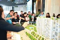Câu chuyện mua nhà với người trẻ chưa bao giờ là dễ dàng. Ảnh: Lê Toàn.