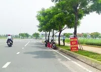 Các điểm tư vấn bất động sản tự phát xuất hiện nhan nhản xung quanh một dự án mới ở TP.HCM. Ảnh: Việt Dũng.