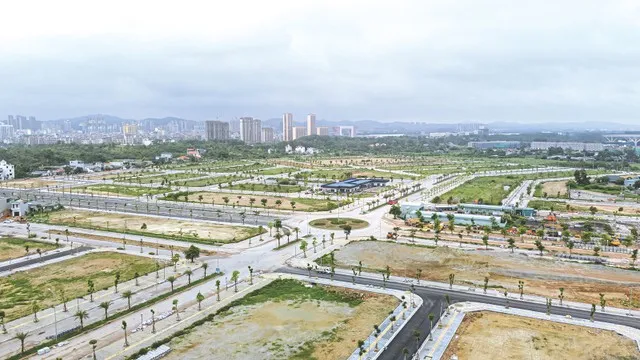 Nhiều đại dự án đang được triển khai xây dựng trên cả nước. Ảnh: Việt Dương
