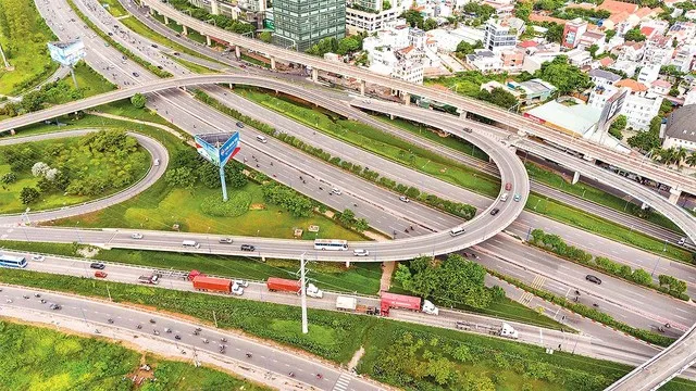 Những trục đường giao thông được đầu tư đang định hình lại không gian phát triển của TP.HCM