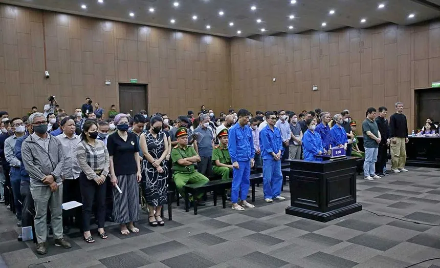 Các bị cáo bị đưa ra xét xử tại phiên tòa sơ thẩm 