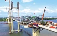 Thi công cầu Phước Khánh trên tuyến cao tốc Bến Lức - Long Thành. Ảnh: Lê Anh