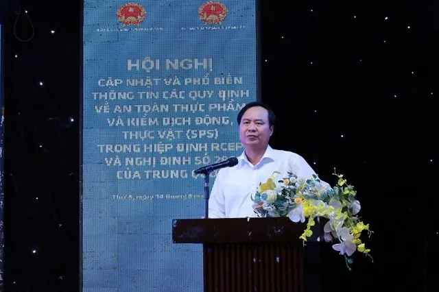 Thứ trưởng Bộ Nông nghiệp và Môi trường Võ Văn Hưng phát biểu tại hội nghị.