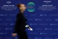 OECD cắt giảm triển vọng tăng trưởng kinh tế toàn cầu