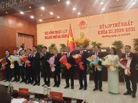 Lãnh đạo Thành ủy Đà Nẵng tặng hoa chúc mừng các lãnh đạo, các ban của HĐND thành phố khóa XI, nhiệm kỳ 2026 - 2031. Ảnh: Linh Đan