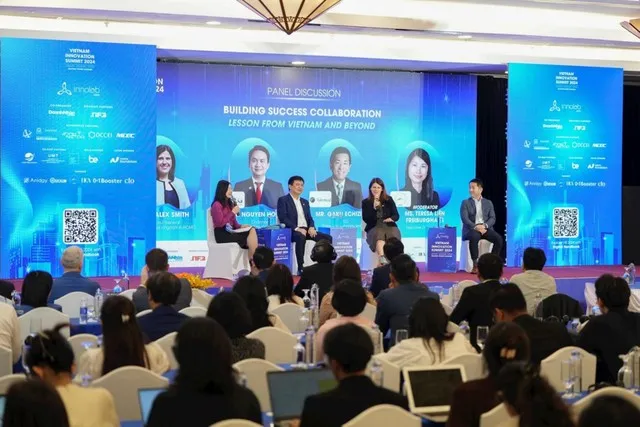 Phiên thảo luận với chủ đề "Xây dựng hợp tác thành công" xoay quanh những chia sẻ của ông Nguyễn Hồ Nam - Nhà sáng lập Tập đoàn Bamboo Capital, bà Alex Smith - Tổng Lãnh sự Anh tại TP.HCM, ông Gaku Echizenya - Giám đốc Điều hành Công ty TNHH Talented, với sự điều phối của bà Teresa Liên Freiburghaus - Giám đốc Điều hành SVEF
