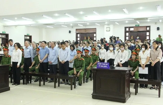 Các bị cáo tại phiên tòa phúc thẩm sáng 26/6
