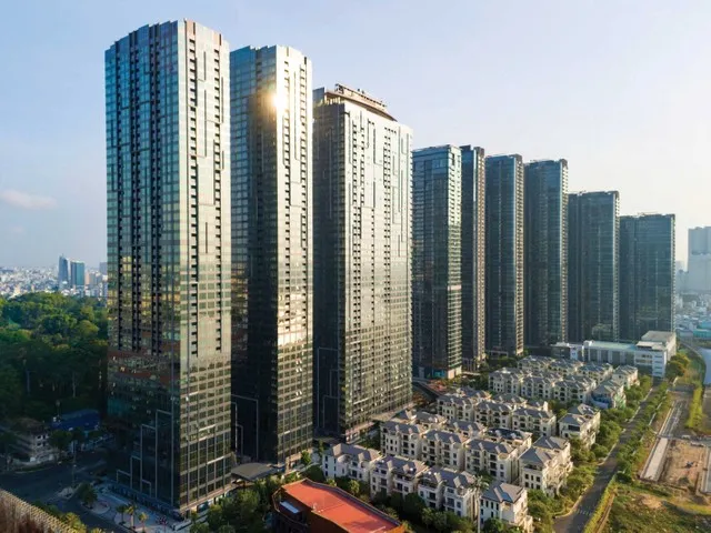 Loạt sản phẩm bất động sản cao cấp tại trung tâm TP.HCM. Ảnh: Lê Toàn.