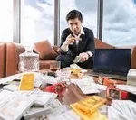 Mr. Pips thường lên mạng khoe lối sống sang chảnh để “lùa gà”