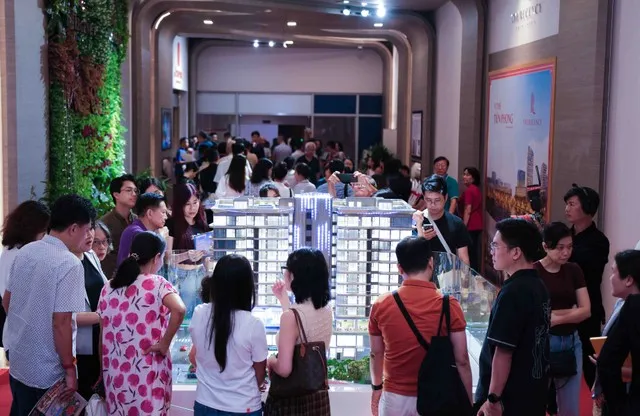 Đông đảo khách hàng đến xem và quan tâm đến dự án Phú Mỹ Hưng The Sculptura.