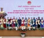 Thủ tướng và các nữ lãnh đạo quản lý các cơ quan Trung ương - Ảnh: VGP.