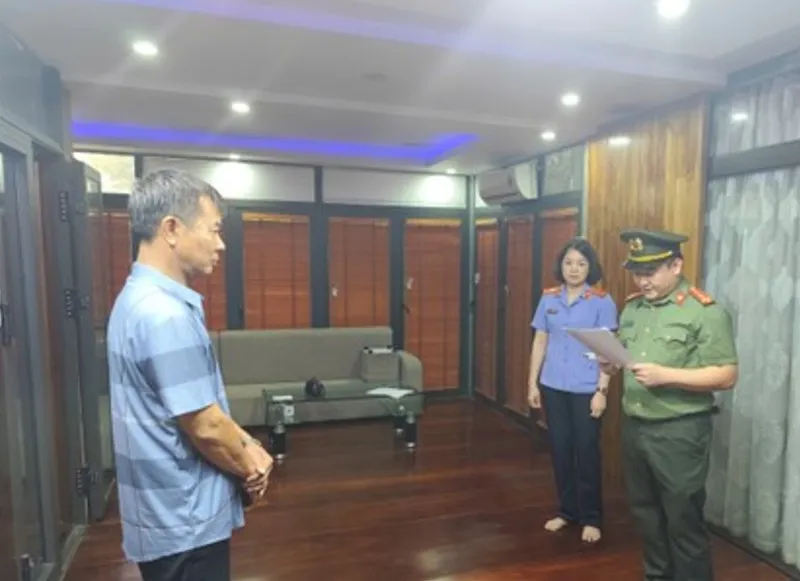 Cơ quan chức năng công bố các quyết định, lệnh tố tụng trong vụ án.