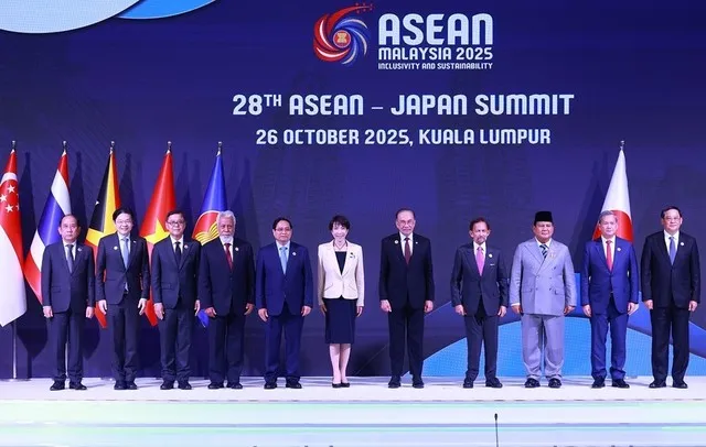 Thủ tướng Phạm Minh Chính và các Trưởng đoàn cùng Thủ tướng Nhật Bản Takaichi Sanae tham dự Hội nghị Cấp cao ASEAN - Nhật Bản lần thứ 28. Ảnh: Dương Giang-TTXVN.