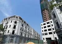 Dự án Tổ hợp nhà phố thương mại Shophouse kết hợp kinh doanh dịch vụ thương mại, khách sạn nghỉ dưỡng tại phường Đồng Hải, thành phố Đồng Hới đang được nhà đầu tư hoàn thiện.