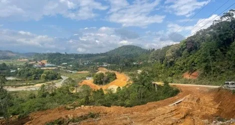Dự án đầu tư xây dựng cải tạo, nâng cấp Tỉnh lộ 676 có tổng vốn đầu tư 1.300 tỷ đồng. Ảnh: Thanh Chung 