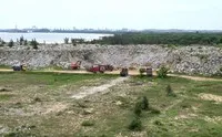 Bãi tập kết đất đá "khủng" trong dự án hơn 1.800 tỷ đồng xây gần 20 năm chưa xong ở Quảng Ngãi.