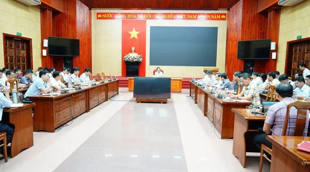 Phó Chủ tịch Thường trực UBND tỉnh Quảng Trị Hoàng Nam chủ trì cuộc họp. Ảnh: Mỹ Hạnh