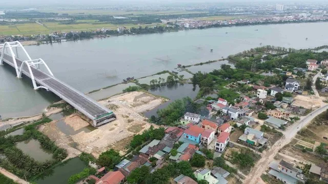 Cầu Nhật Lệ 3 vẫn chưa thể thi công phần đường dẫn lên cầu do vướng mặt bằng các hộ dân