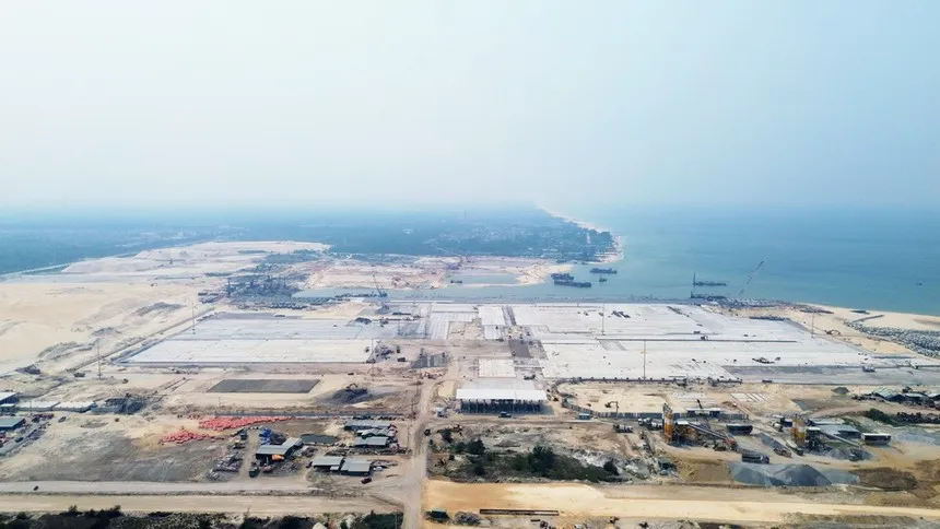 Dự án Khu bến cảng Mỹ Thuỷ đang được triển khai xây dựng. Ảnh: Ngọc Tân