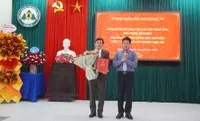 Phó Chủ tịch UBND tỉnh Quảng Trị Lê Văn Bảo trao quyết định điều động, bổ nhiệm ông Hoàng Ngọc Thành giữ chức vụ Chủ tịch Hội đồng thành viên, Giám đốc Công ty TNHH MTV Lâm nghiệp Triệu Hải.