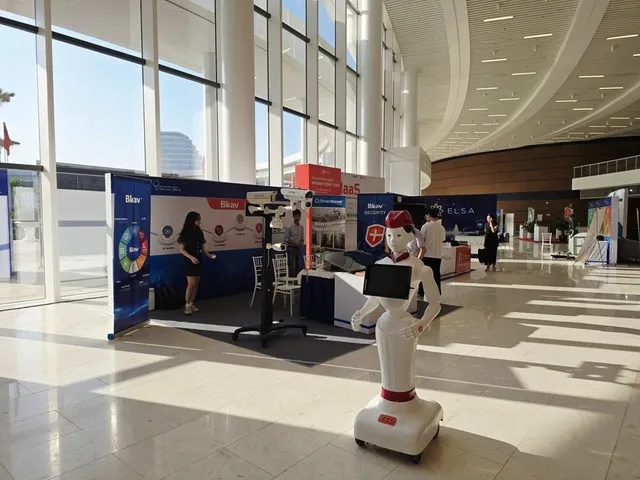 Sản phẩm công nghệ robot lễ tân được trưng bày tại Techfest Hải Phòng năm 2025.