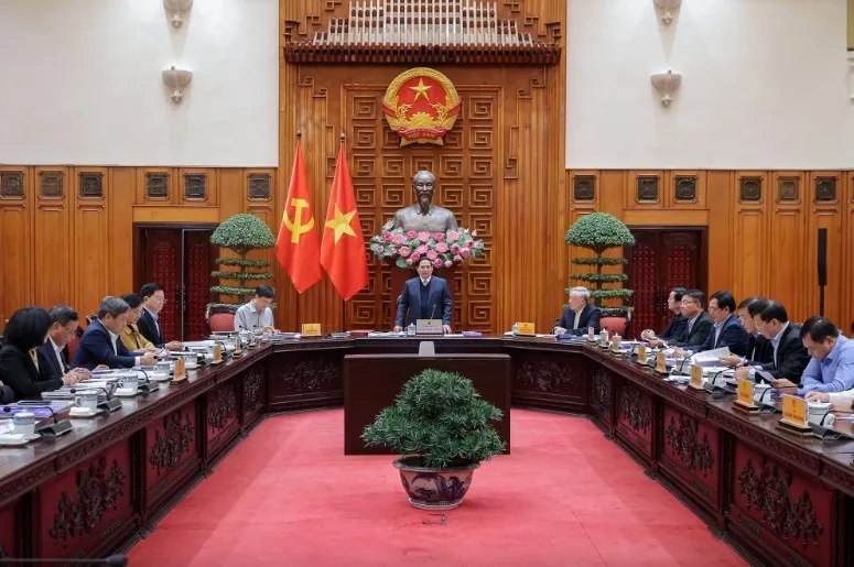 Thủ tướng Chính phủ Phạm Minh Chính chủ trì cuộc làm việc của Thường trực Chính phủ với lãnh đạo các bộ ngành và thành phố Hà Nội để cho ý kiến, góp ý về các định hướng lớn quy hoạch Hà Nội - Ảnh: VGP.