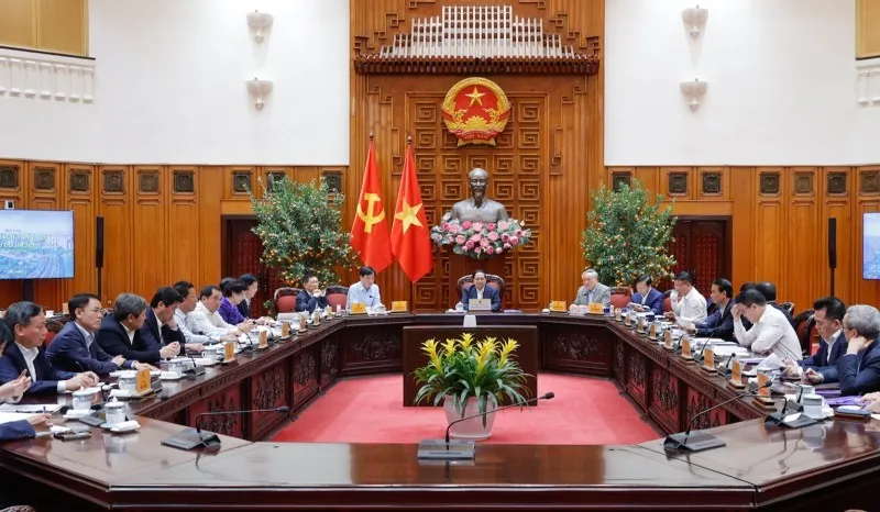 Thủ tướng Phạm Minh Chính chủ trì cuộc làm việc của Thường trực Chính phủ với lãnh đạo thành phố Hà Nội, tiếp tục cho ý kiến, góp ý về Quy hoạch tổng thể Thủ đô Hà Nội tầm nhìn 100 năm - Ảnh: VGP.