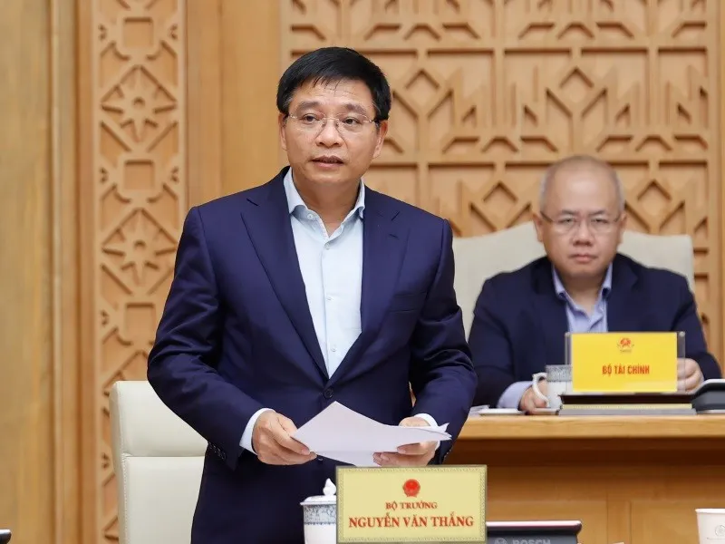 Bộ trưởng Bộ Tài chính Nguyễn Văn Thắng báo cáo tại phiên họp - Ảnh: VGP.